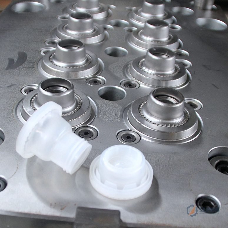 8-cavity motor oil telescopic spout inner core mold plate with molded translucent PE nozzles Sailwin