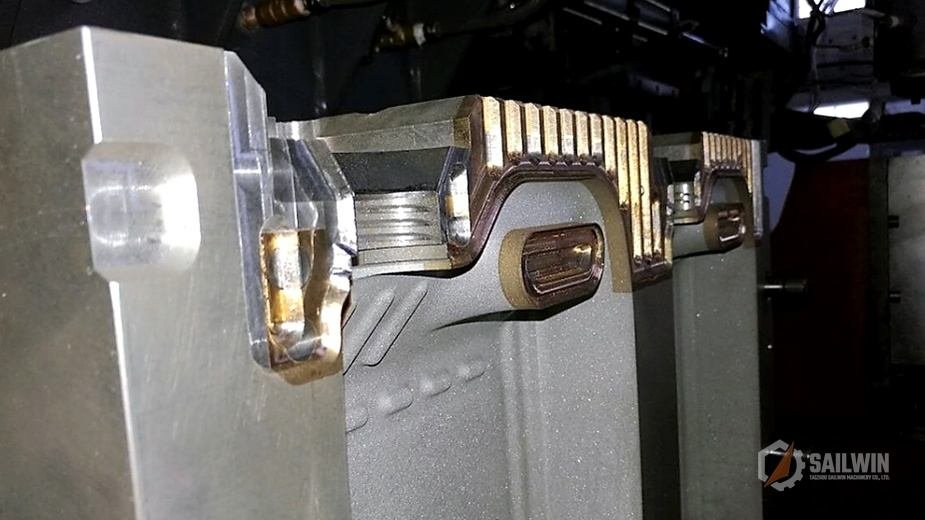 Extrusion blow molding machine mold clamping platen assembly Sailwin