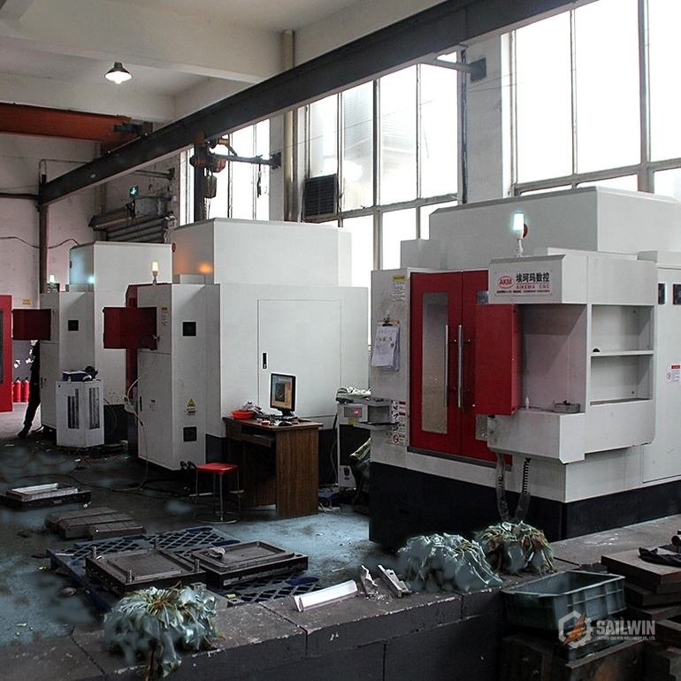 Sailwin 5-axis CNC milling centers bay for heavy-duty blow molds