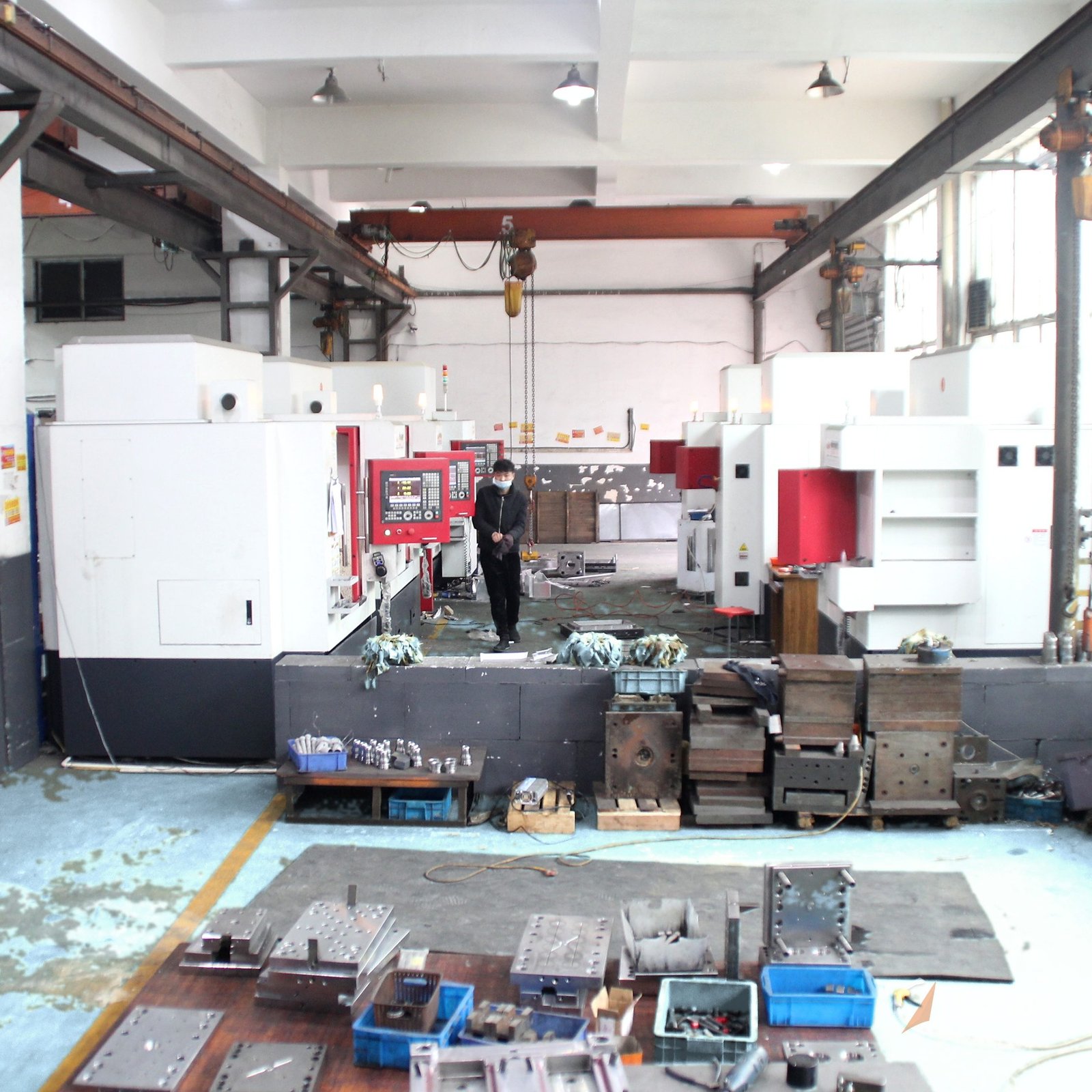 Sailwin CNC machining workshop for heavy-duty 5-gallon molds