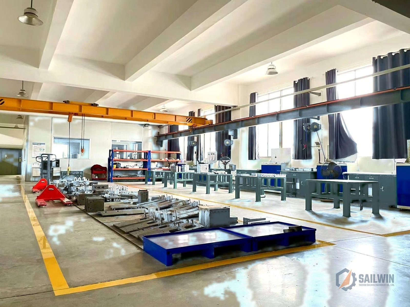 Sailwin large-scale mold spotting and assembly hall with overhead cranes and blue floor Sailwin